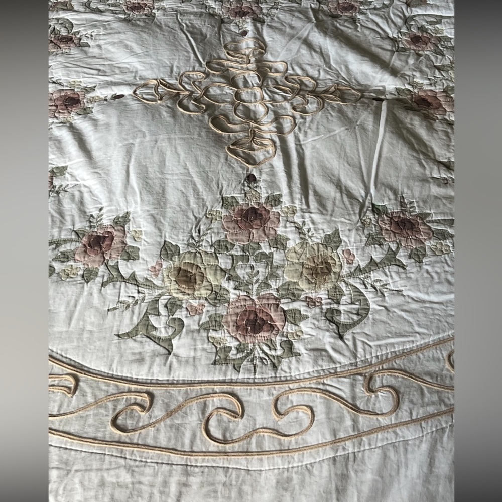Lovely full/double size quilted bedspread. Earth tones. 89” x 89” - Picture 4 of 10